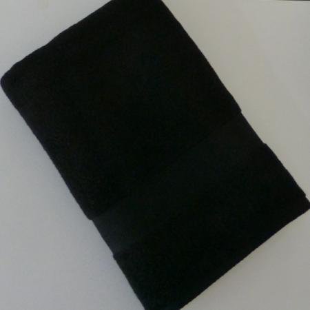 Handtücher schwarz mit Namen Stickerei | Weberei 